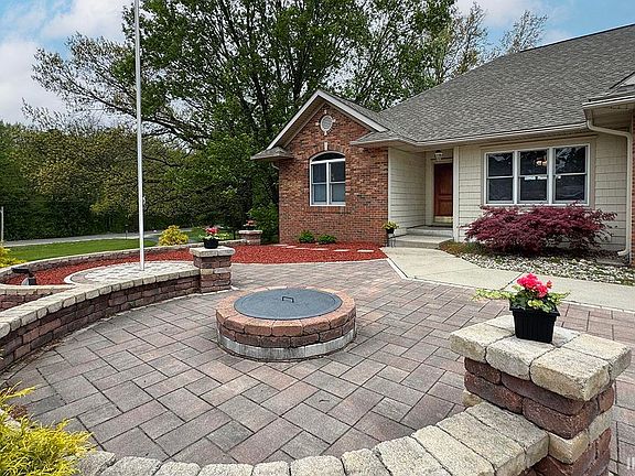 3rd image of 830 Walden Ln