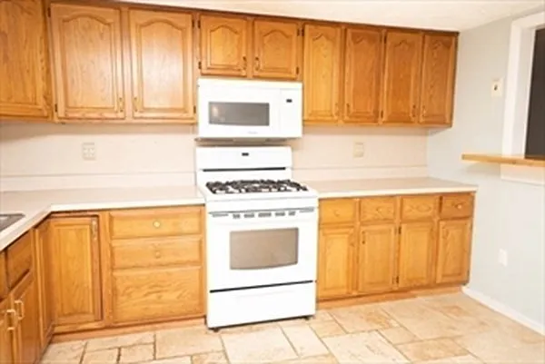 3 bed, 1.5 bath, 1532 sqft, $2,850 — Photo 4