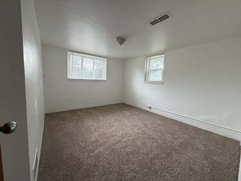 390 E Jefferson Dr — Photo 7