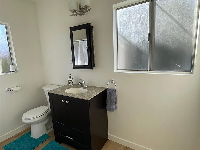 7359 Amestoy Ave — Photo 29
