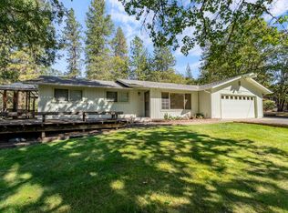 857 Azalea Dr, Grants Pass, OR 97526