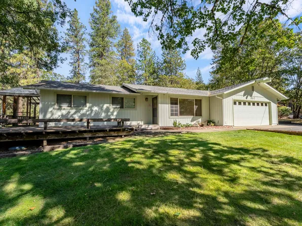 857 Azalea Dr, Grants Pass, OR 97526