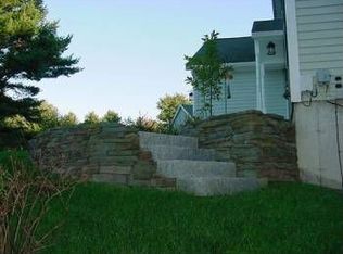 8 Spar Ln, Portland, ME 04102