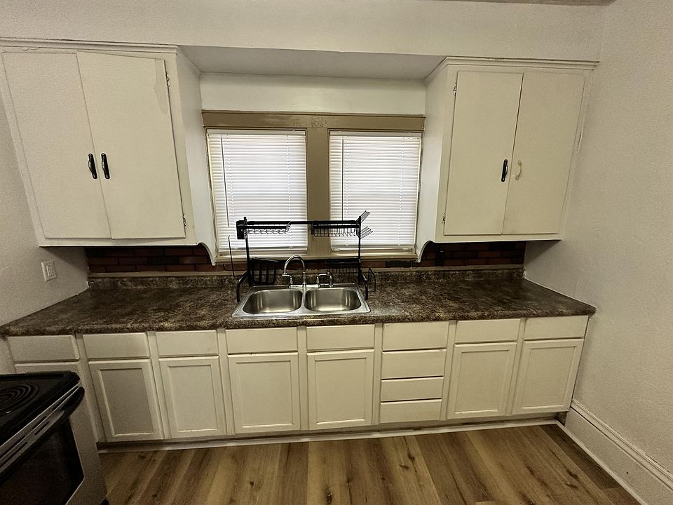 1st image of 1404 S Main St