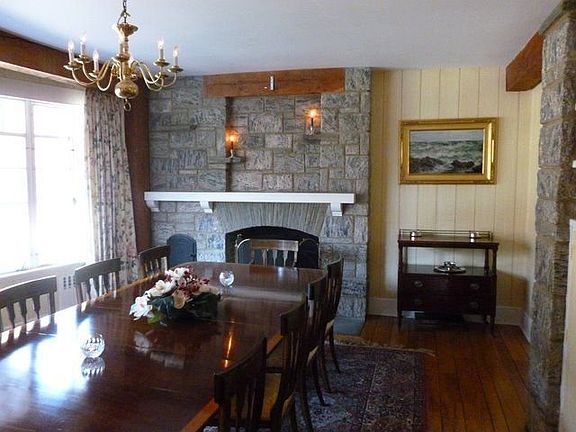  dining room, w/ fireplace