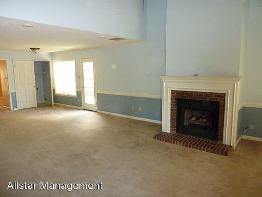 3rd image of 5885 Garden Walk E
