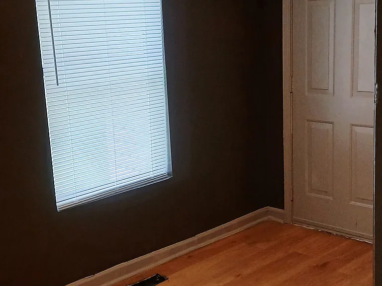 731 Henderson Dr — Photo 3