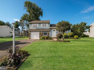 934 Dogwood Rd, Warminster, PA 18974