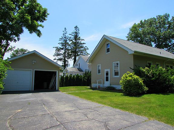 Detached Garage/Side House