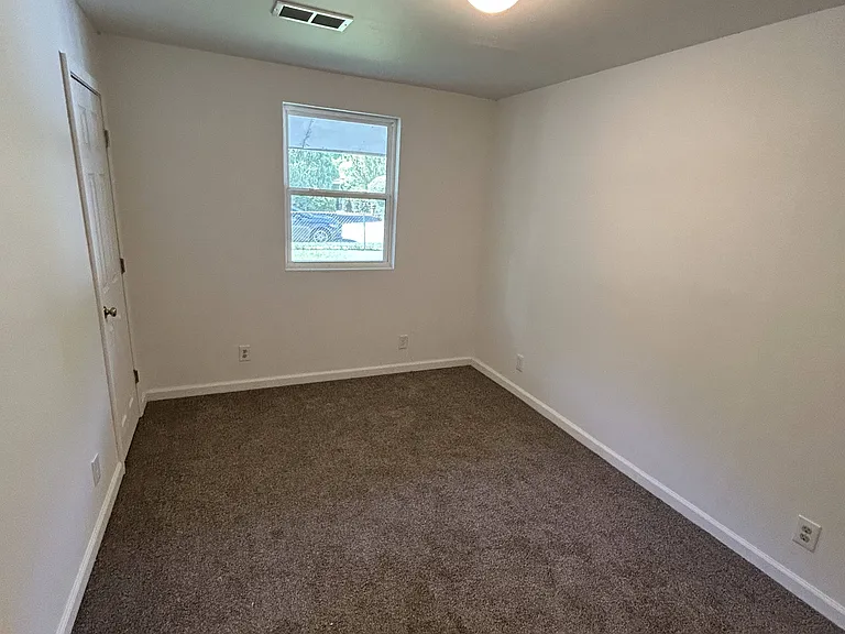 370 Collinwood Ave — Photo 7