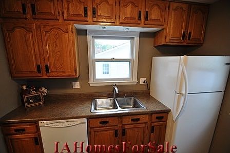 Kitchen - all appliances stay