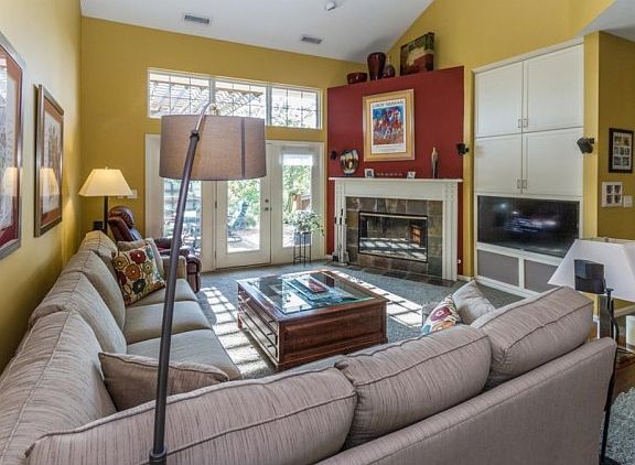 4th image of 8961 Crystal Lake Dr