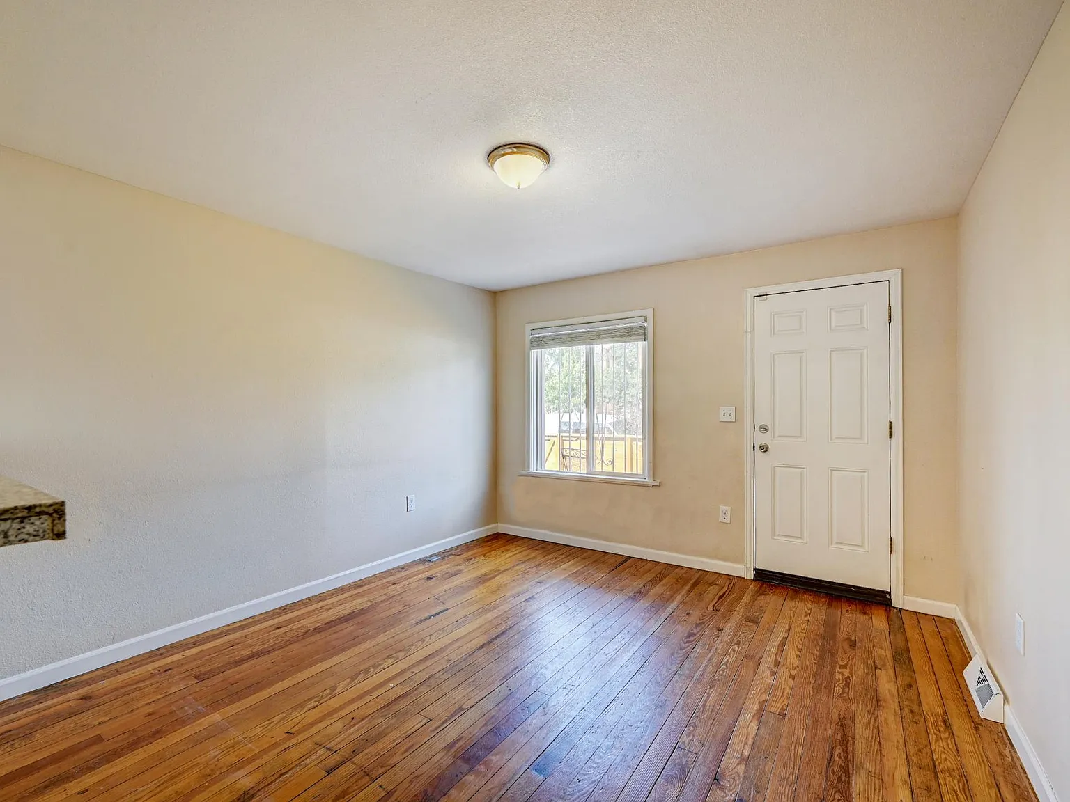 3526 Marion Street — Photo 4