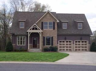 185 Meadow Ridge Dr, Paducah, KY 42003