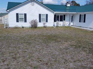 415 E Volant St, Hubert, NC 28539