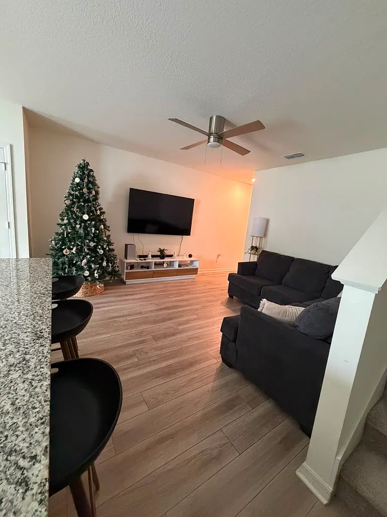 3 bed, 1446 sqft, $1,950 — Photo 3