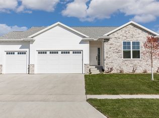 1324 Cedar Springs Dr, Marion, IA 52302
