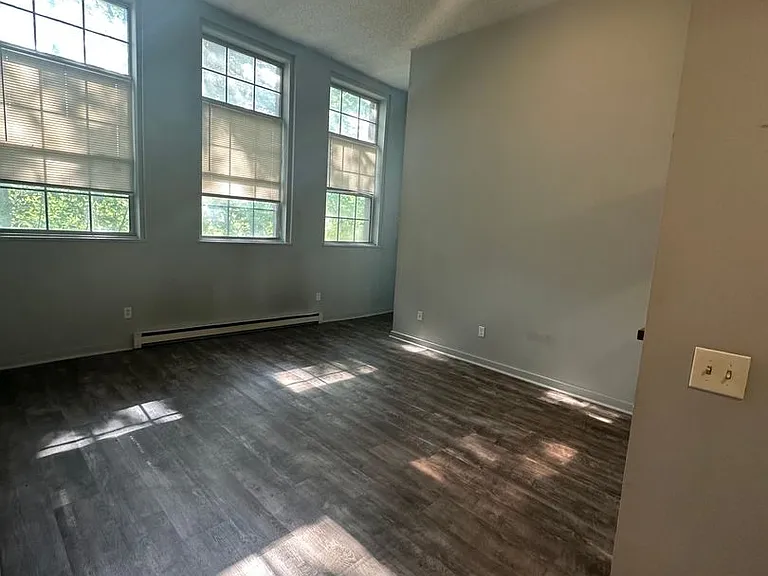 340 West St — Photo 5