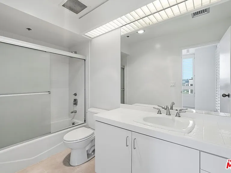10430 Wilshire Blvd #1701 — Photo 16