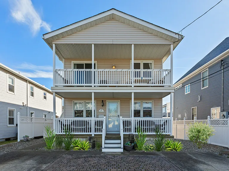 606 W Beach Ave — Photo 57
