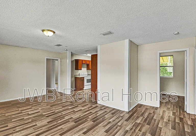 1288 W 28th St — Photo 6