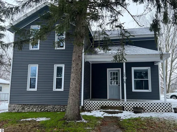204 N Chippewa St, Shepherd, MI 48883