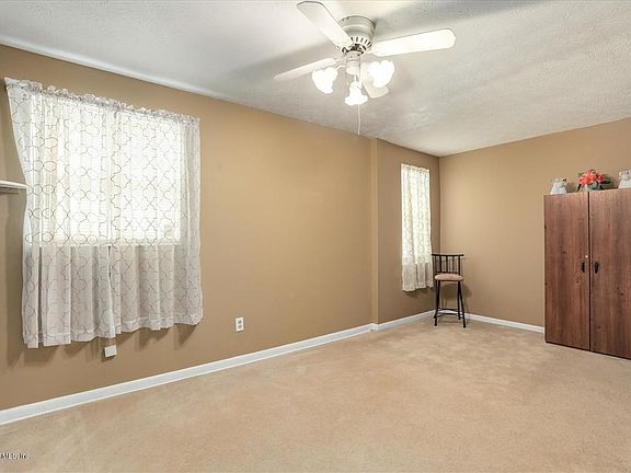 5th image of 312 Canis Dr W