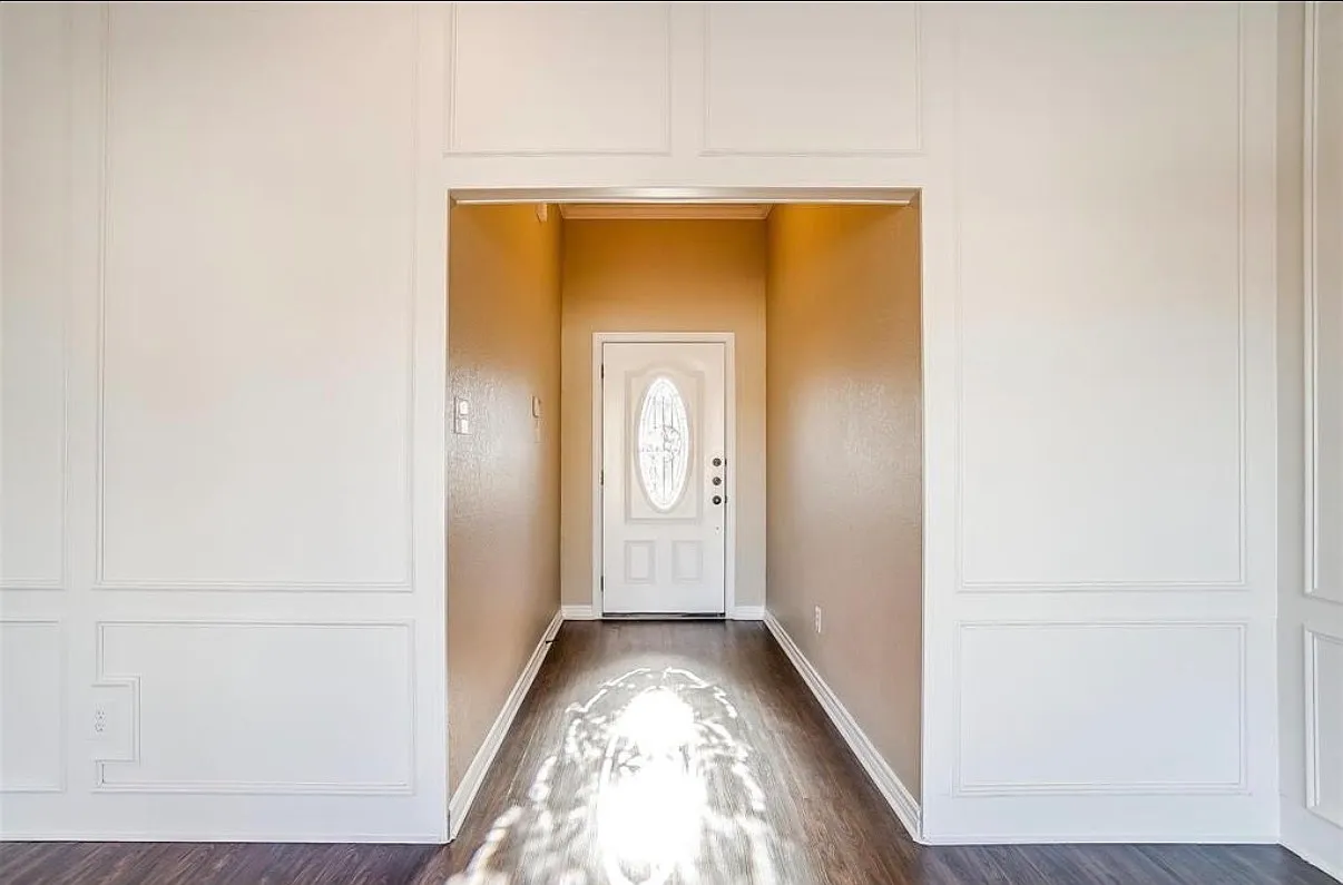 3 bed, 1420 sqft, $2,100 — Photo 3