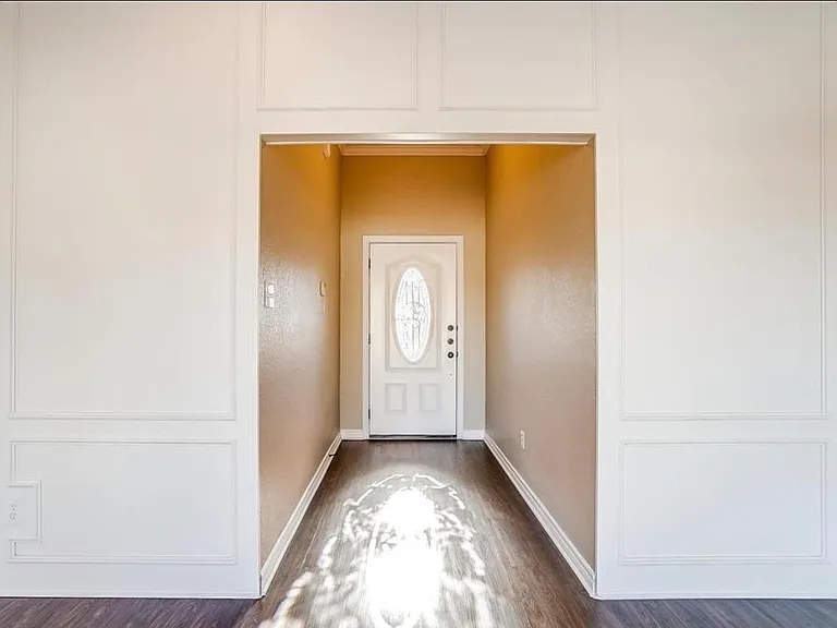406 W Jefferson St — Photo 3