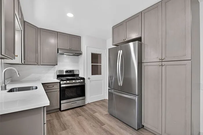 421 Webster St — Photo 13