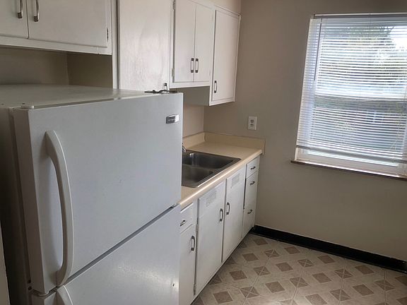 5th image of 3842 Thornton Dr #2