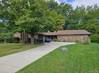 23230 Bonair St, Dearborn Heights, MI 48127