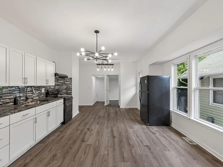 4617 S Benton Ave — Photo 10