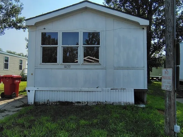 1033 Kim Ln, Vermillion, SD 57069