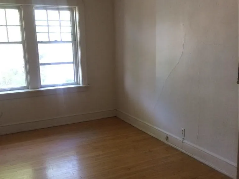 2526 N Maryland Ave #1 — Photo 2