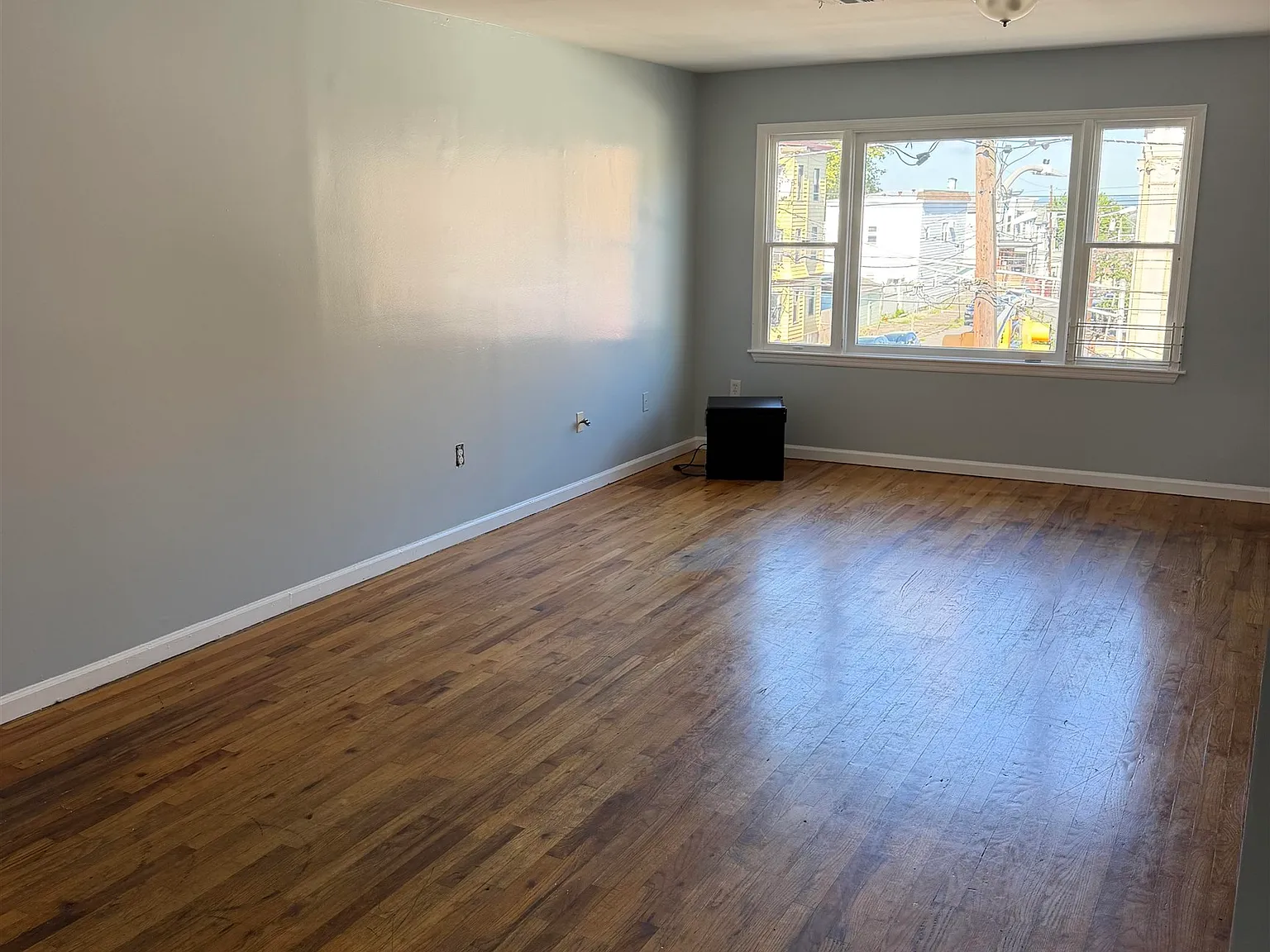 3 bed, 2.0 bath, 2964 sqft, $2,800 — Photo 4