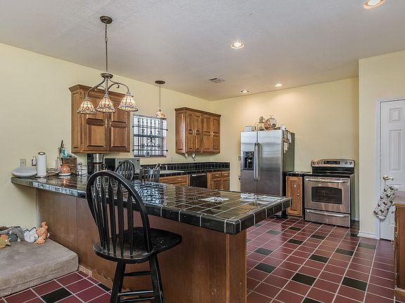4th image of 4826 Mountain Dr