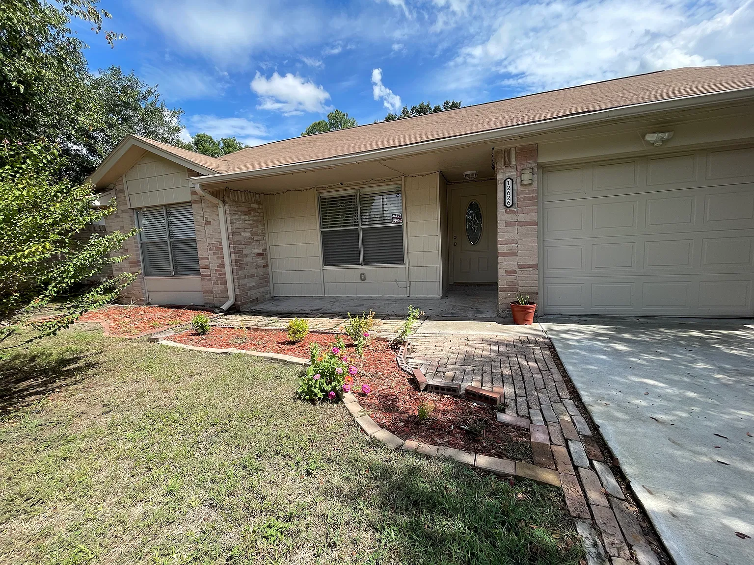 3 bed, 1032 sqft, $1,700 — Photo 1