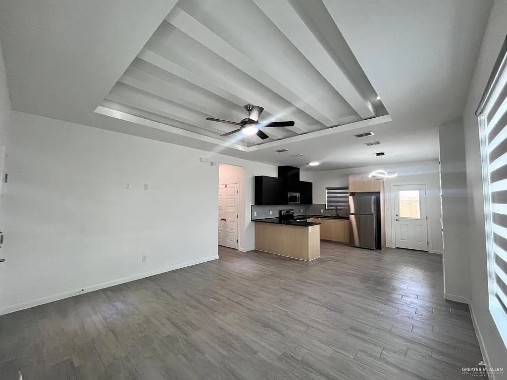 2 bed, 2.0 bath, 905 sqft, $1,200 — Photo 4