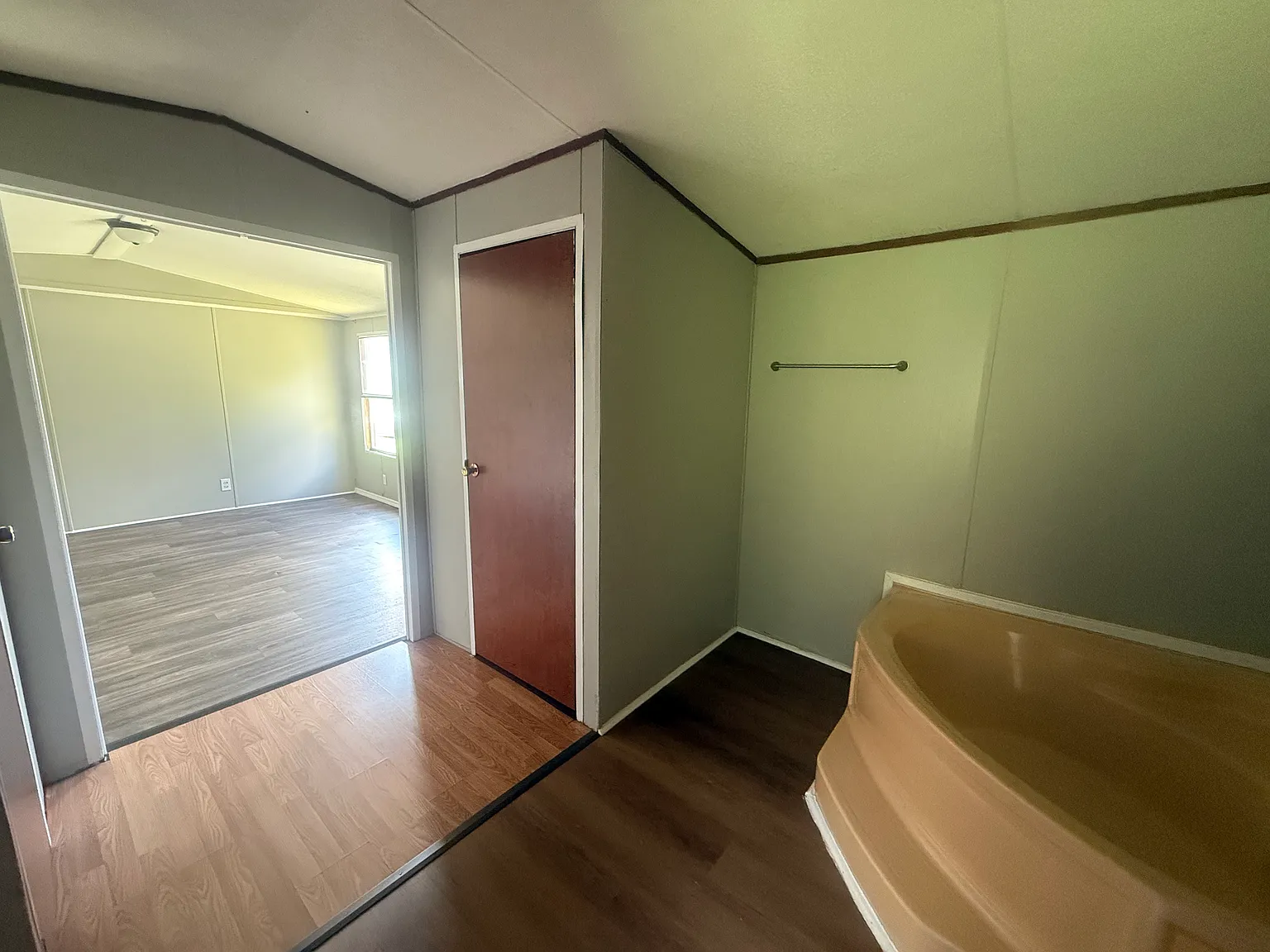 3 bed, $895 — Photo 3
