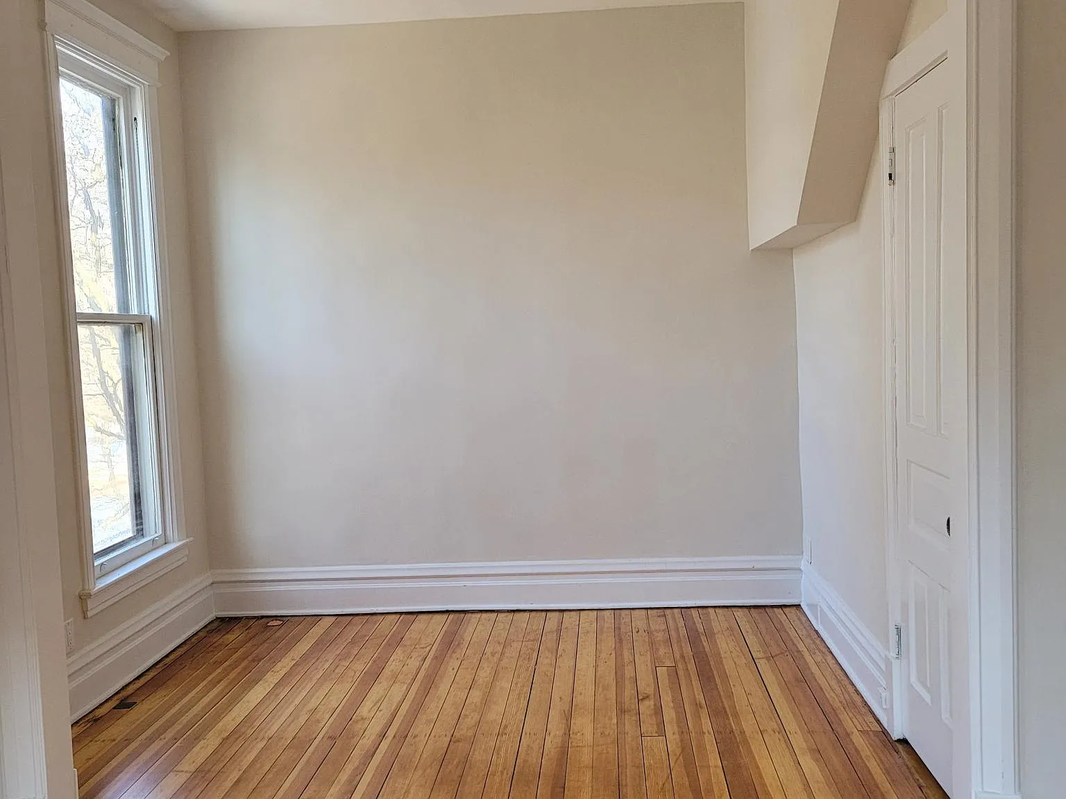 3 bed, 2300 sqft, $3,450 — Photo 3