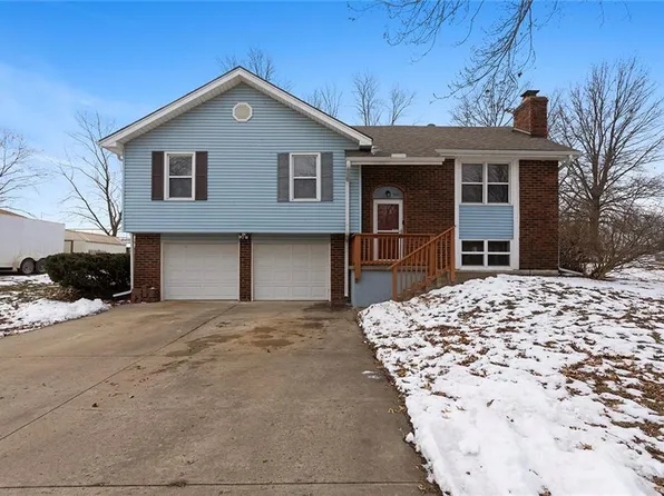700 W McDowell Ave, Odessa, MO 64076