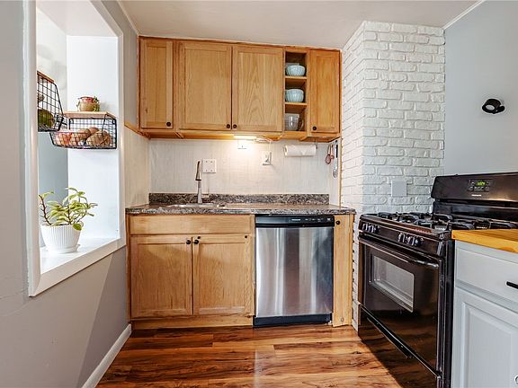 3rd image of 532 Millbrook Rd