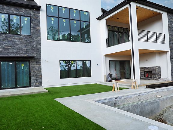 4th image of 33 Wimbledon Way