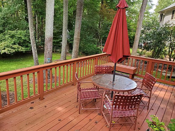 3rd image of 406 Beechwood Dr