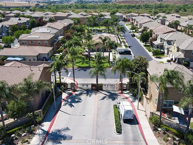 1765 Yvonne Ct — Photo 3