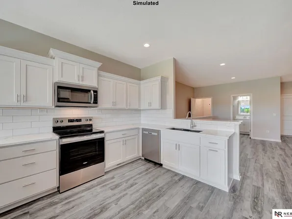 8826 Daywood Ln, Lincoln, NE 68526