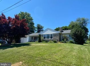 34 Crestview Dr, York, PA 17402