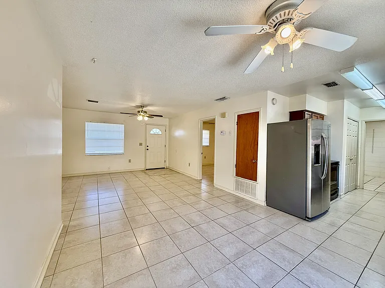 1950 W Lake Brantley Rd — Photo 4