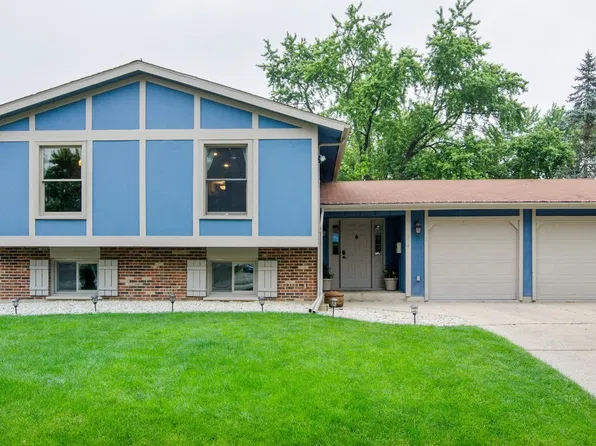 214 Dartmoor Dr, Crystal Lake, IL 60014